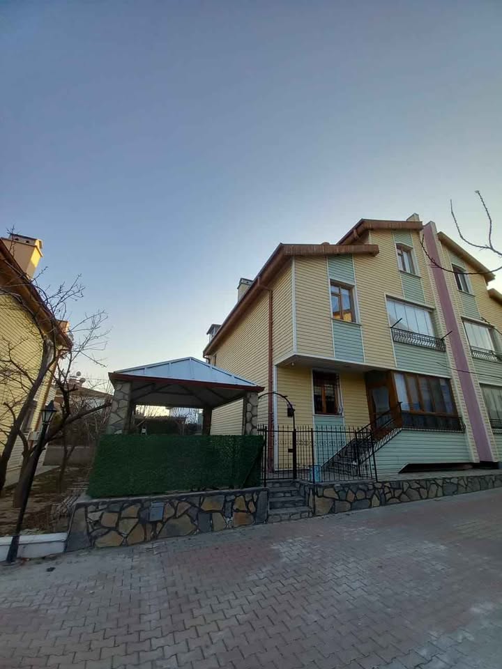 HOCACİHAN MAHALLESİ DEDEMAN OTEL YAKINI SATILIK TRİPLEKS VİLLA
